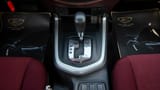 Used 2022 Nissan Navara SE in White – Center Console & Gear Shifter for Sale at First Choice Cars Dubai Sharjah