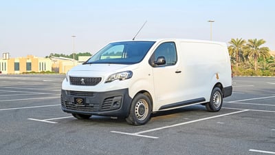 Used 2020 Peugeot Expert Delivery Van White – Left Front Diagonal (45°) View at First Choice Cars Sharjah