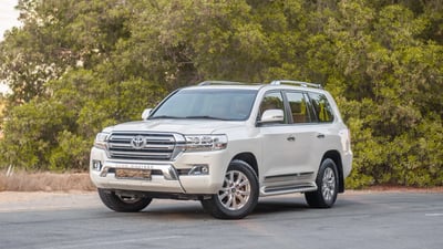 Used 2016 Toyota Land Cruiser GXR White – Left Front Diagonal (45°) View at First Choice Cars Sharjah