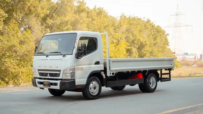 Used 2017 Mitsubishi Canter Cargo Body White – Left Front Diagonal (45°) View at First Choice Cars Sharjah