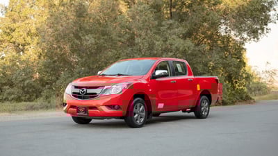 Used 2019 Mazda BT-50 XS in Red – Left Front Diagonal (45°) View for Sale at First Choice Cars Dubai Sharjah