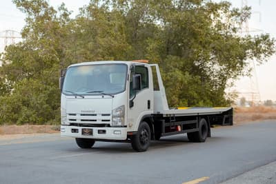 Used 2017 Isuzu NPR Recovery White – Left Front Diagonal (45°) View at First Choice Cars Sharjah