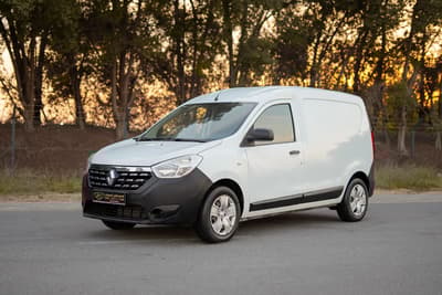 Used 2022 Renault Dokker Van in White – Left Front Diagonal (45°) View for Sale at First Choice Cars Dubai Sharjah