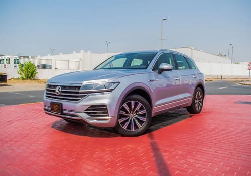 Used 2020 Volkswagen Touareg Atmosphere Comfortline Silver – Left Front Diagonal (45°) View at First Choice Cars Sharjah