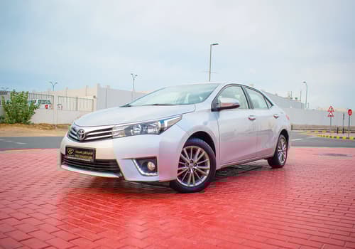 Used 2015 Toyota Corolla SE Silver – Left Front Diagonal (45°) View at First Choice Cars Sharjah
