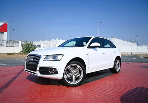 Used 2014 Audi Q5 S-Line White – Left Front Diagonal (45°) View at First Choice Cars Sharjah