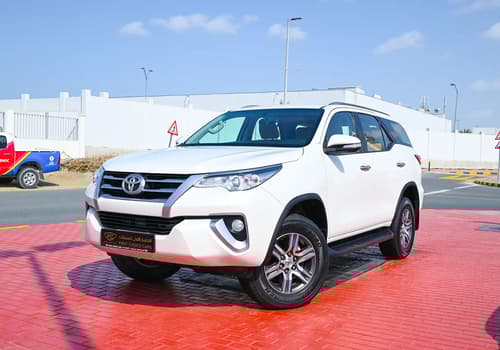 Used 2017 Toyota Fortuner 4.0L Gxr White – Left Front Diagonal (45°) View at First Choice Cars Sharjah