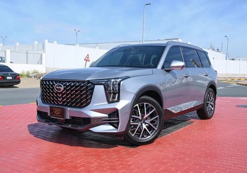 Used 2023 GAC GS8 GX Silver – Left Front Diagonal (45°) View at First Choice Cars Sharjah