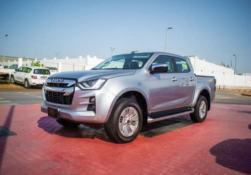Used 2022 Isuzu D-MAX LS Silver – Left Front Diagonal (45°) View at First Choice Cars Sharjah