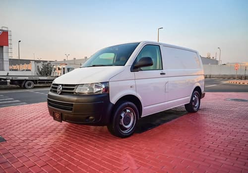 Used 2015 Volkswagen Transporter Standard White – Left Front Diagonal (45°) View at First Choice Cars Sharjah