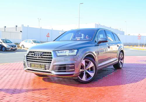Used 2016 Audi Q7 S-Line Grey – Left Front Diagonal (45°) View at First Choice Cars Sharjah
