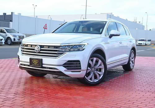 Used 2018 Volkswagen Touareg Atmosphere Highline White – Left Front Diagonal (45°) View at First Choice Cars Sharjah