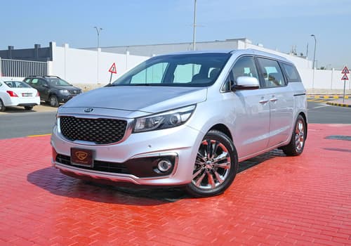 Used 2017 KIA Carnival Grand Carnival Silver – Left Front Diagonal (45°) View at First Choice Cars Sharjah