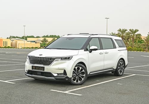 Used 2021 KIA Carnival EX White – Left Front Diagonal (45°) View at First Choice Cars Sharjah