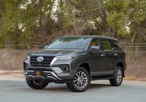 Used 2022 Toyota Fortuner VXR Grey – Left Front Diagonal (45°) View at First Choice Cars Sharjah