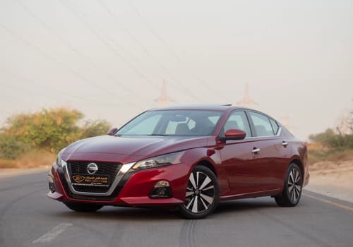 Used 2022 Nissan Altima SV Red – Left Front Diagonal (45°) View at First Choice Cars Sharjah