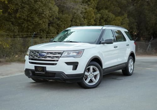 Used 2018 Ford Explorer XLT White – Left Front Diagonal (45°) View at First Choice Cars Sharjah