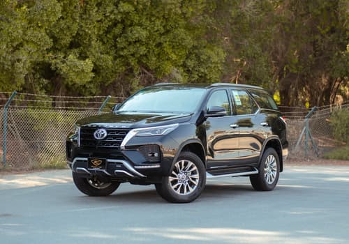 Used 2024 Toyota Fortuner VXR Black – Left Front Diagonal (45°) View at First Choice Cars Sharjah