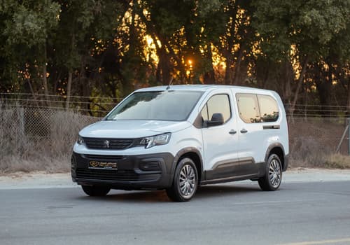 Used 2023 Peugeot Rifter Long White – Left Front Diagonal (45°) View at First Choice Cars Sharjah