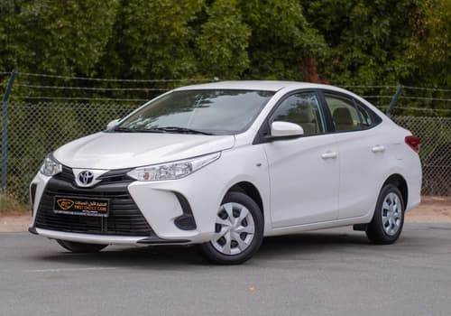 Used 2022 Toyota Yaris E in White – Left Front Diagonal (45°) View for Sale at First Choice Cars Dubai Sharjah