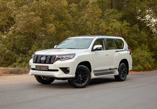 Used 2022 Toyota Prado VXR White – Left Front Diagonal (45°) View at First Choice Cars Sharjah