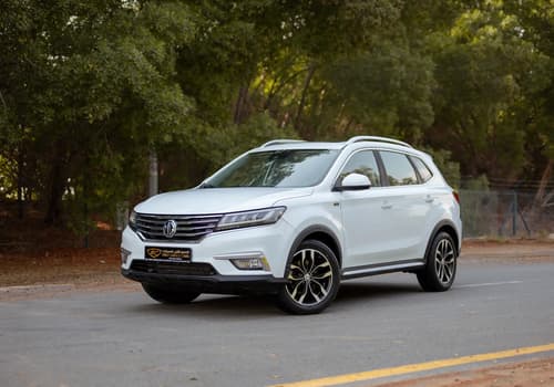 Used 2023 MG RX5 Luxury White – Left Front Diagonal (45°) View at First Choice Cars Sharjah