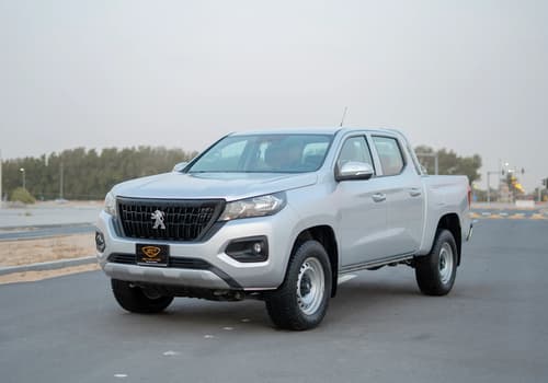 Used 2023 Peugeot Landtrek Double Cabin in Silver – Left Front Diagonal (45°) View for Sale at First Choice Cars Dubai Sharjah