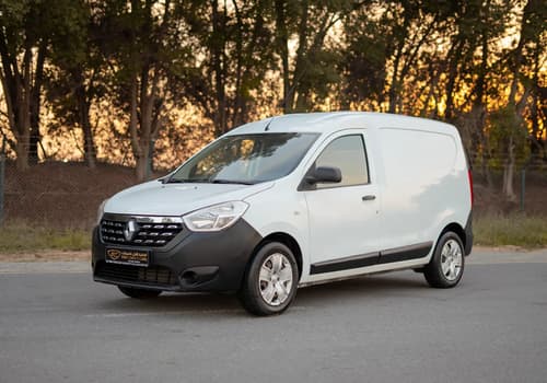 Used 2022 Renault Dokker Van White – Left Front Diagonal (45°) View at First Choice Cars Sharjah