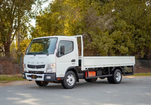 Used 2023 Mitsubishi Canter Cargo Body in White – Left Front Diagonal (45°) View for Sale at First Choice Cars Dubai Sharjah