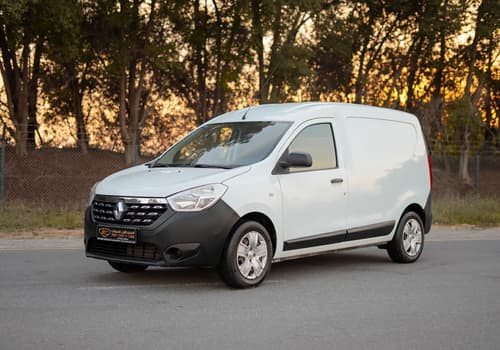 Used 2022 Renault Dokker Van in White – Left Front Diagonal (45°) View for Sale at First Choice Cars Dubai Sharjah
