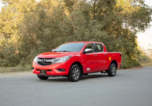 Used 2019 Mazda BT-50 XS in Red – Left Front Diagonal (45°) View for Sale at First Choice Cars Dubai Sharjah