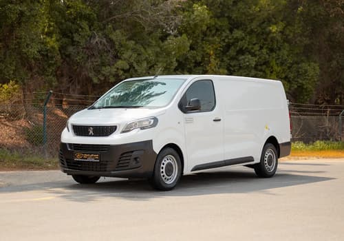Used 2022 Peugeot Expert Delivery Van in White – Left Front Diagonal (45°) View for Sale at First Choice Cars Dubai Sharjah