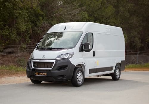 Used 2023 Peugeot Boxer L2h2 in White – Left Front Diagonal (45°) View for Sale at First Choice Cars Dubai Sharjah