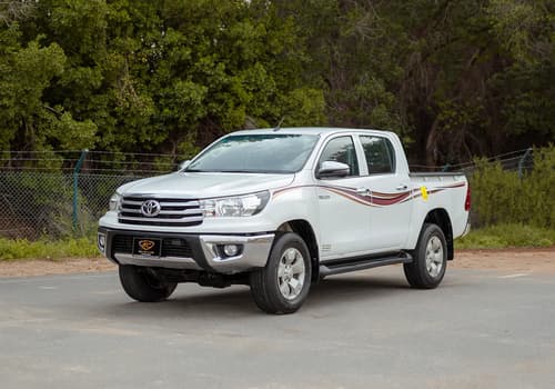 Used 2019 Toyota Hilux DLX Double Cabin in White – Left Front Diagonal (45°) View for Sale at First Choice Cars Dubai Sharjah