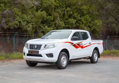 Used 2022 Nissan Navara SE in White – Left Front Diagonal (45°) View for Sale at First Choice Cars Dubai Sharjah