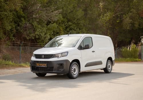 Used 2022 Peugeot Partner Standard in White – Left Front Diagonal (45°) View for Sale at First Choice Cars Dubai Sharjah