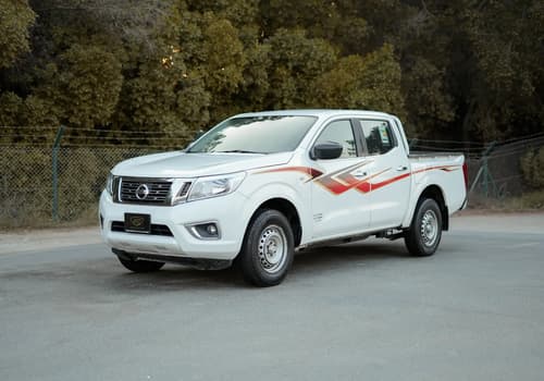 Used 2022 Nissan Navara SE in White – Left Front Diagonal (45°) View for Sale at First Choice Cars Dubai Sharjah