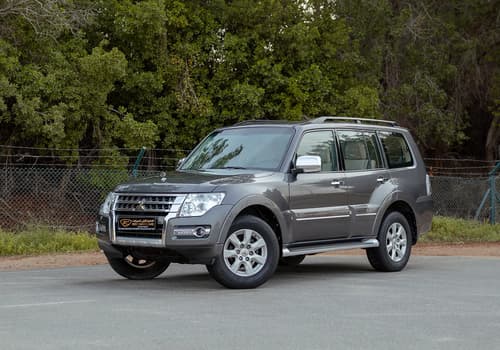 Used 2022 Mitsubishi Pajero 3.0L GLS Midline in Grey – Left Front Diagonal (45°) View for Sale at First Choice Cars Dubai Sharjah