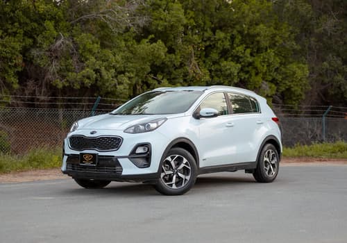 Used 2020 Kia Sportage LX in White – Left Front Diagonal (45°) View for Sale at First Choice Cars Dubai Sharjah