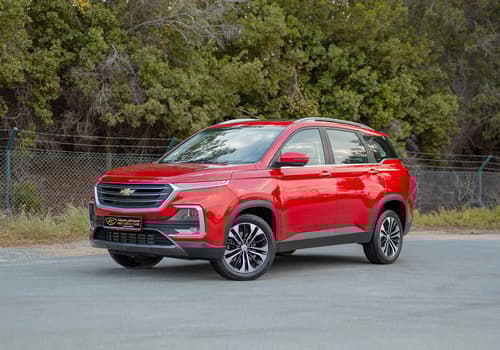 Used 2023 Chevrolet Captiva Premier in Red – Left Front Diagonal (45°) View for Sale at First Choice Cars Dubai Sharjah