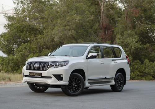 Used 2022 Toyota Prado VXR in White – Left Front Diagonal (45°) View for Sale at First Choice Cars Dubai Sharjah