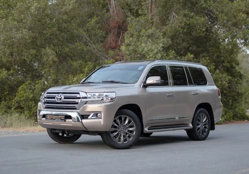 Used 2017 Toyota Land Cruiser GXR in Beige – Left Front Diagonal (45°) View for Sale at First Choice Cars Dubai Sharjah