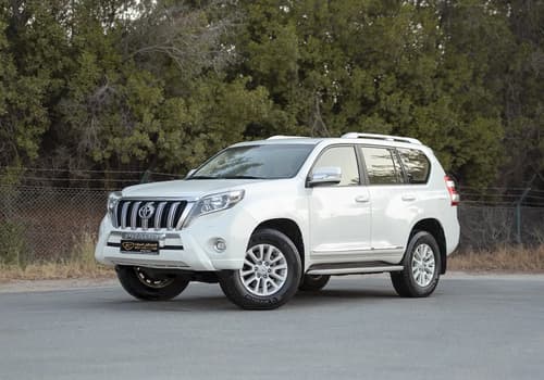 Used 2016 Toyota Prado VXR in White – Left Front Diagonal (45°) View for Sale at First Choice Cars Dubai Sharjah