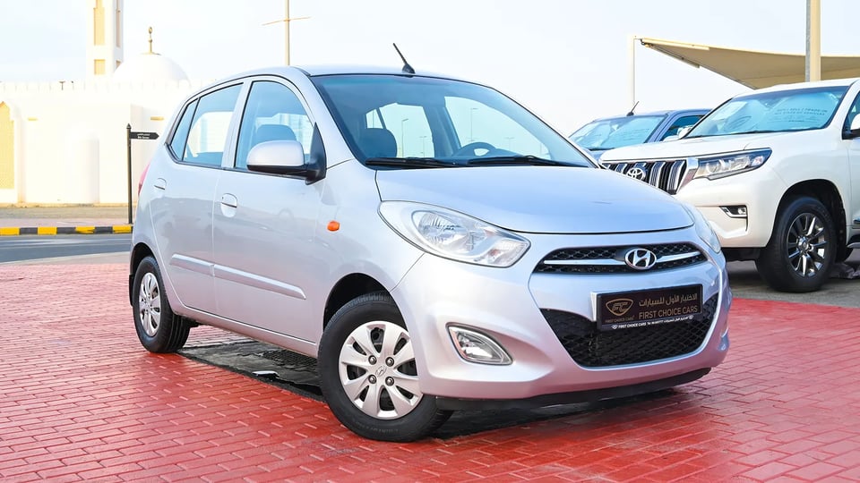 Used 2015 Hyundai i10 GL Silver – Right Front Diagonal (45°) View at First Choice Cars Sharjah