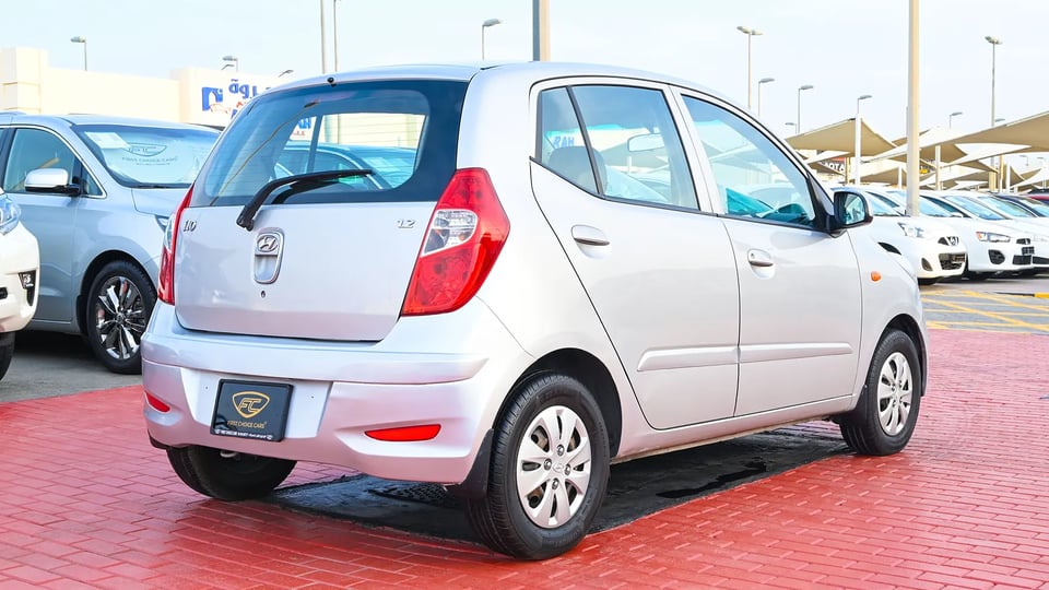 Used 2015 Hyundai i10 GL Silver – Right Back Diagonal (45°) View at First Choice Cars Sharjah