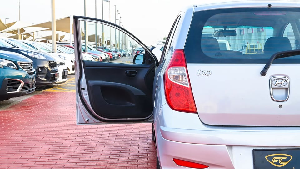 Used 2015 Hyundai i10 GL Silver – Taillight Close-up at First Choice Cars Sharjah