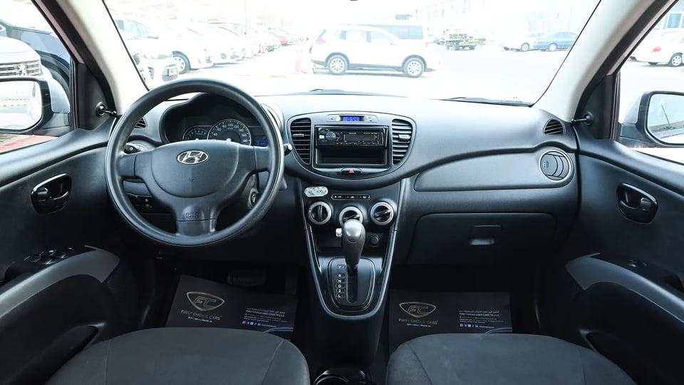Used 2015 Hyundai i10 GL Silver – Front Cabin / Dashboard Full View at First Choice Cars Sharjah
