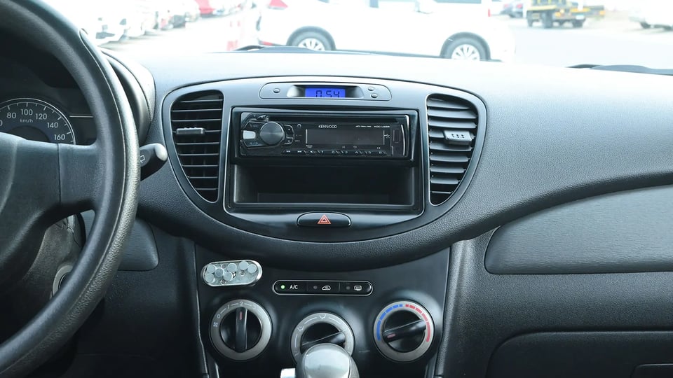 Used 2015 Hyundai i10 GL Silver – Infotainment / Touchscreen System at First Choice Cars Sharjah