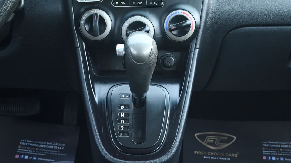 Used 2015 Hyundai i10 GL Silver – Center Console & Gear Shifter at First Choice Cars Sharjah
