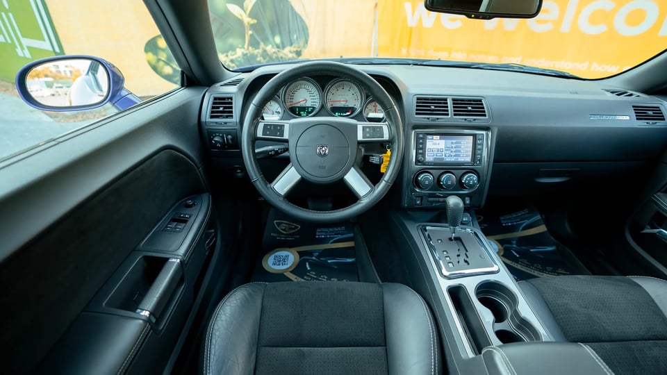 Used 2010 Dodge Challenger SRT8 Purple – Steering Wheel & Instrument Cluster at First Choice Cars Sharjah